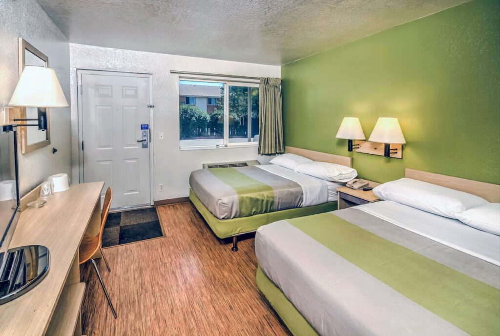 Motel 6 Colorado Springs, CO  South/Metro Area - Image 2